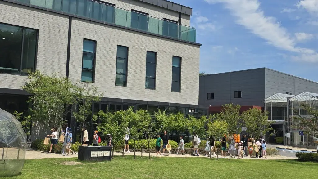 4. 용인특례시 수지구는 7월 29일부터 8월 2일까지 장애자녀 양육가정을 대상으로 여름방학 문화·여가활동을 지원했다