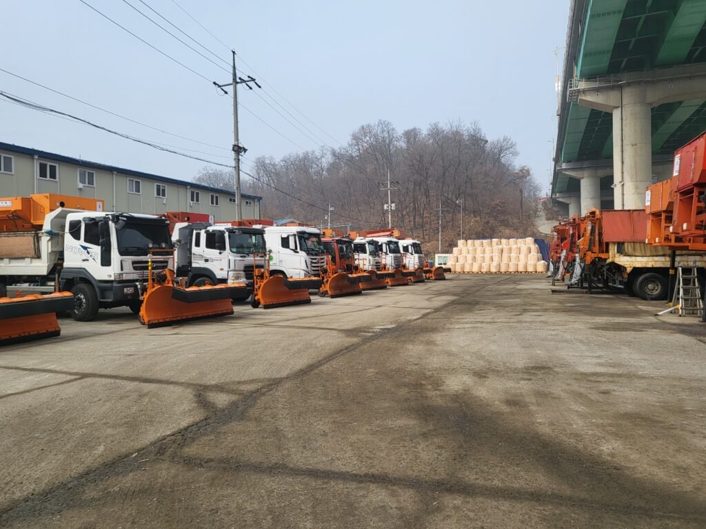 1. 용인특례시는 겨울철 대설에 대비해 선제적 제설 대책을 가동했다