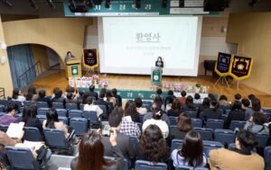 3. 용인특례시는 20일 청소년성문화센터 개관 10주년 기념 명사 특강을 개최했다